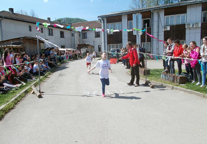 U uličnoj trci u Kotor Varošu učestvovalo 160 dječaka i djevojčica