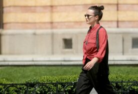 Neočekivani trend ljeta: Svi sada nose majice dugih rukava, čak i na 30 stepeni