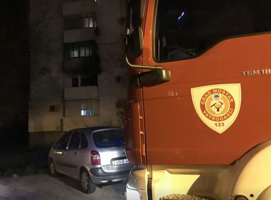 Incident izazvao NEMIR među stanarima: Vatra „progutala“ stan u Mostaru