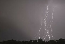 DRAMA U HRVATSKOJ Grom udario muškarca dok je puštao zmajeve, prijateljica ga uspjela reanimirati