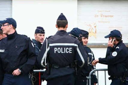 DRAMA U FRANCUSKOJ Policajci ranili čovjeka koji je s nožem trčao ka njima