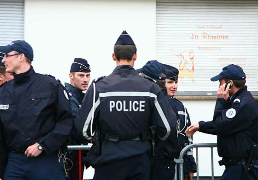 DRAMA U FRANCUSKOJ Policajci ranili čovjeka koji je s nožem trčao ka njima