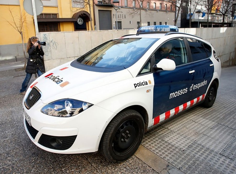 Državljanin BiH pokušao prebaciti ARSENAL ORUŽJA u Barcelonu, uhapšen u Italiji