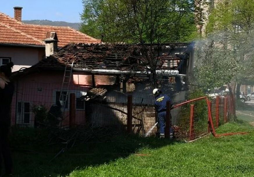 Vatra progutala krov porodične kuće u Zenici