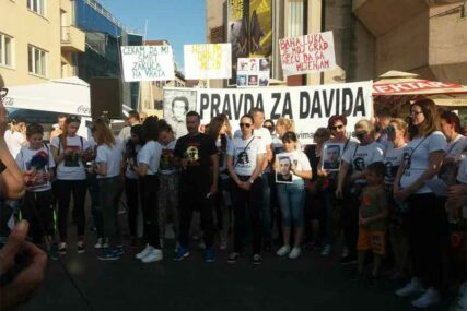 Davor Dragičević na skupu na Trgu Krajine: “Ja znam istinu 100 odsto, vi ste ubice ne samo Davida nego i druge djece”
