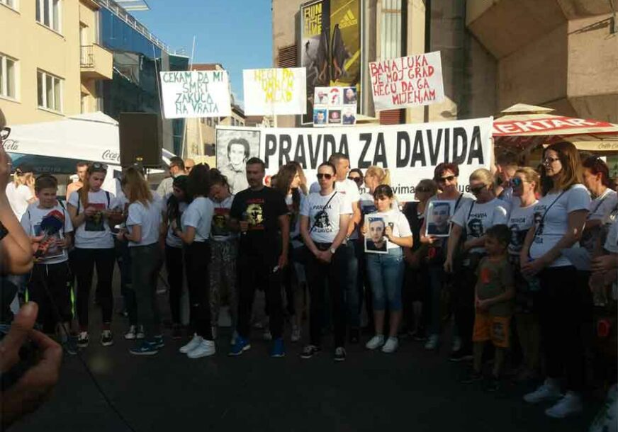 Davor Dragičević na skupu na Trgu Krajine: “Ja znam istinu 100 odsto, vi ste ubice ne samo Davida nego i druge djece”