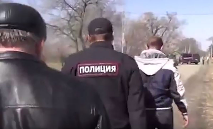 UŽAS U RUSIJI Policajac silovao, pa SPALIO DJEVOJČICU, nakon zločina tražio je sa mještanima