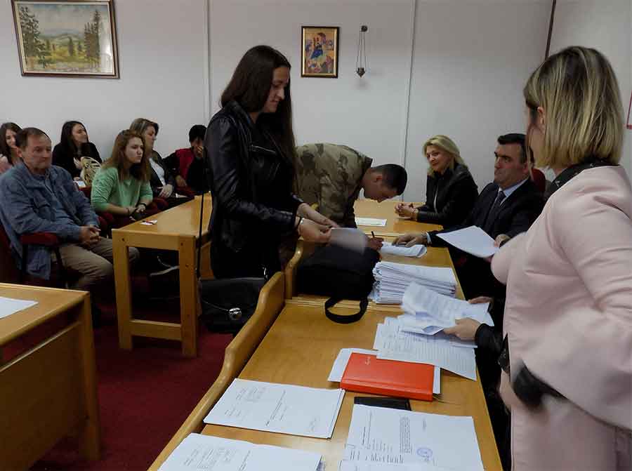 Vlasenica: Potpisan 71 ugovor o stipendiranju učenika i studenata