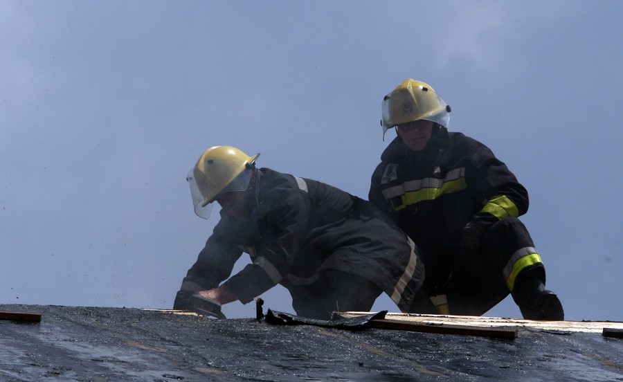 Vatra uništila krov: Požar na pomoćnom objektu u Novom Gradu