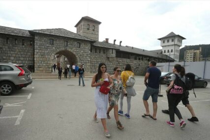Prepoznatljiv i na svjetskim turističkim mapama: Andrićgrad nezaobilazna destinacija za turiste iz regiona