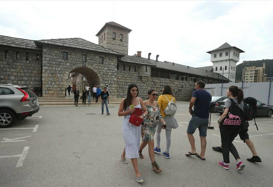 Prepoznatljiv i na svjetskim turističkim mapama: Andrićgrad nezaobilazna destinacija za turiste iz regiona