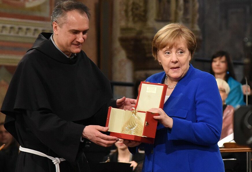 Angela Merkel dobila nagradu za mir od franjevaca u Italiji