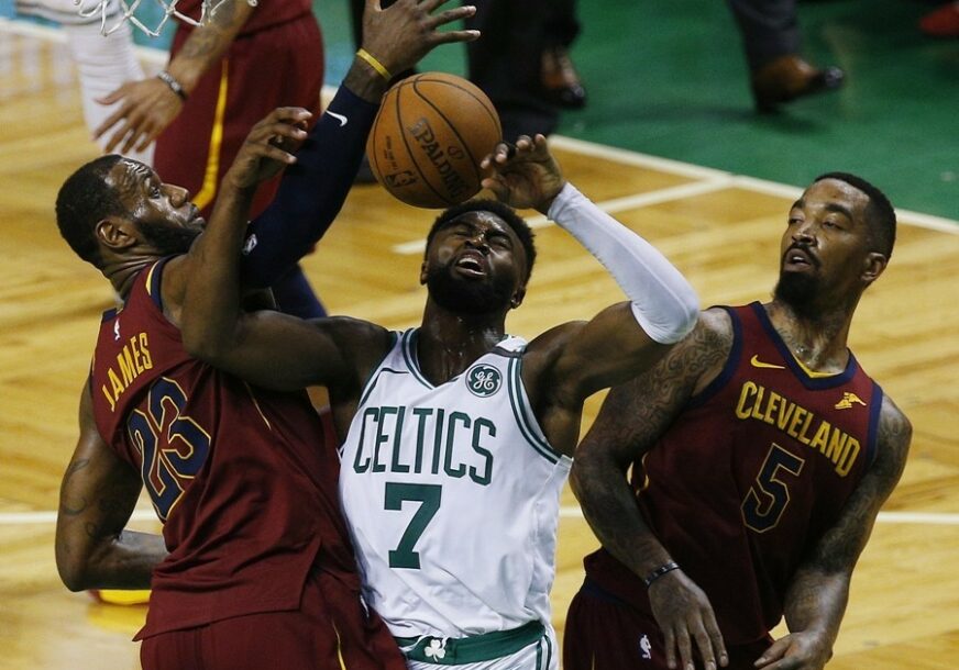Boston poveo 2:0, Klivlendu nije pomogao ni Džejmsov "tripl dabl"