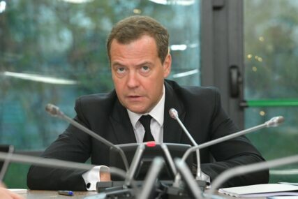 NE PRIJETE NIKOME Medvedev: Rusija teži da ima najsavremenije i najefikasnije oružje, ali ne da bi napadala