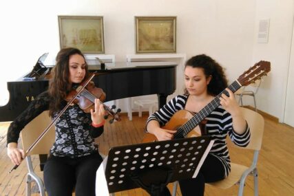 "UČINILI SU ME PONOSNIM NASTAVNIKOM" Studentima AU UNIBL tri prve nagrade na „Donne in Musica“