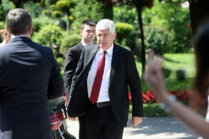 “IZBJEĆI VOJNE KONOTACIJE” Čović reagovao na formiranje REZERVNOG SASTAVA POLICIJE RS
