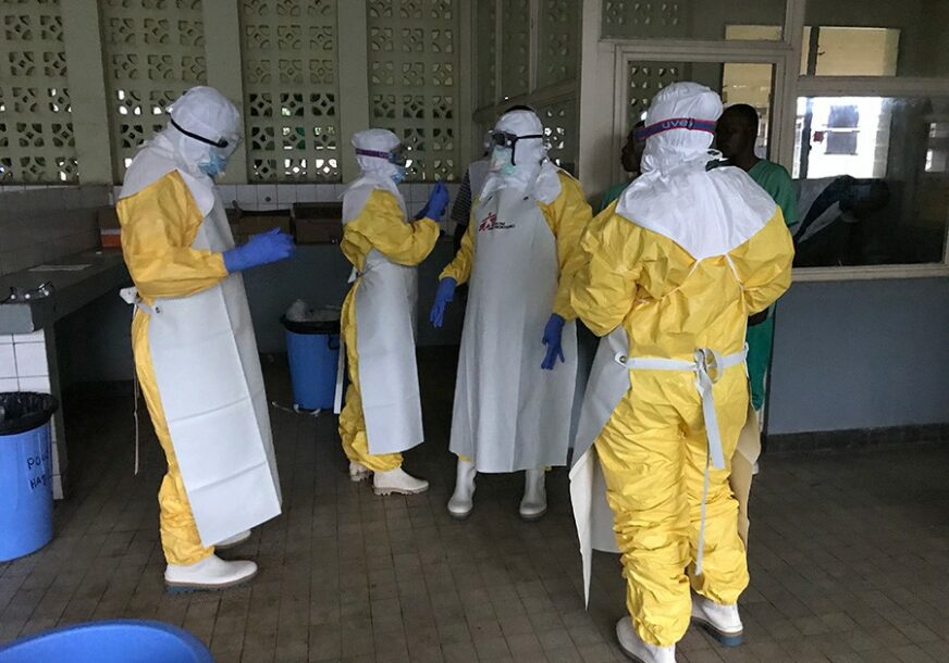 IJZ prati situaciju u vezi sa opasnom zarazom: Ne preživi čak 90 odsto ljudi koji odobole od ebole