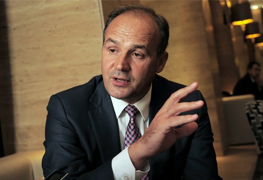 Bivši ministar Hodžaj o lošoj politici “Vlada Kosova da razjasni pitanje povlačenja priznanja”
