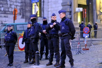 "POČEO JE DA UBADA LJUDE" Napadač na policajce u Parizu nedavno se PREOBRATIO U ISLAM