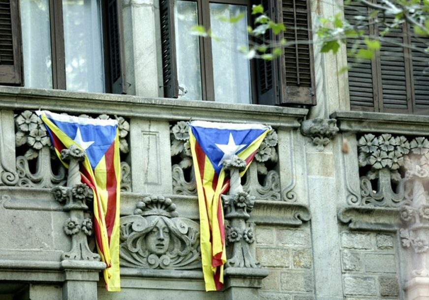 “NAZVATI STVARI PRAVIM IMENOM” Proglašenje nezavisnosti Katalonije DRŽAVNI UDAR
