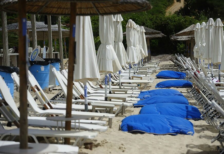 CRNA GORA REKORDER Sunčanje naplaćuju i do 120 evra, u HRVATSKOJ se plaća ulaz na plažu, a u GRČKOJ zabranjena hrana