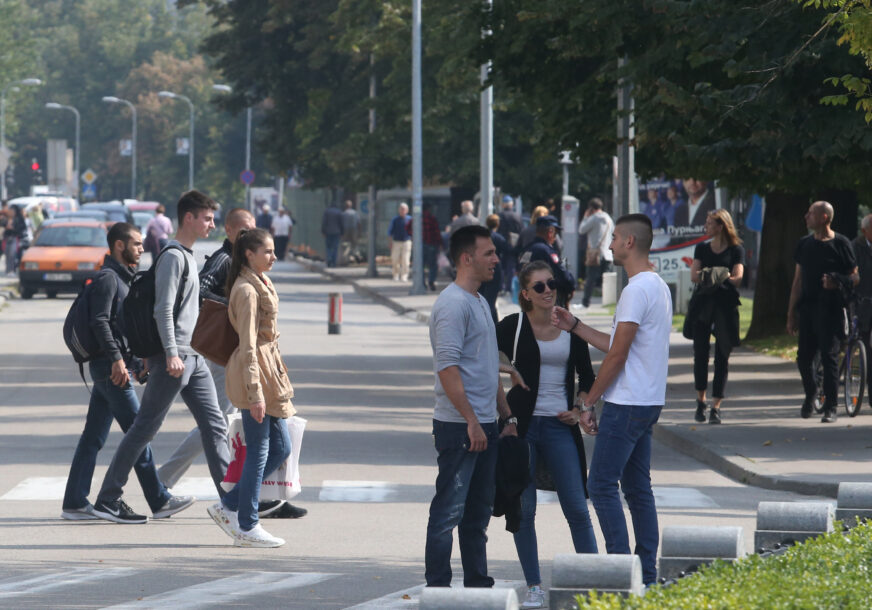 Najlošije žive mladi u bivšim SOCIJALISTIČKIM DRUŠTVIMA, posebno ako su rođeni osamdesetih godina