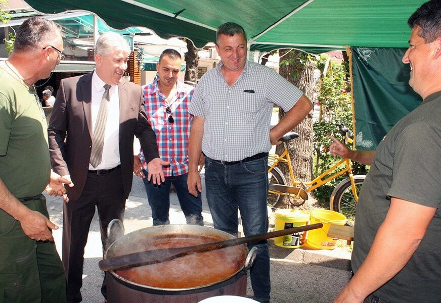 “Gastro susreti” u Modriči okupili 16 izlagača