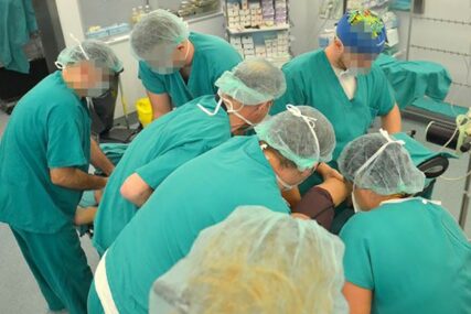 OPERACIJA TRAJALA SKORO ČETIRI SATA Hirurzi uklonili TUMOR JAJNIKA težak 54 kilograma (FOTO)
