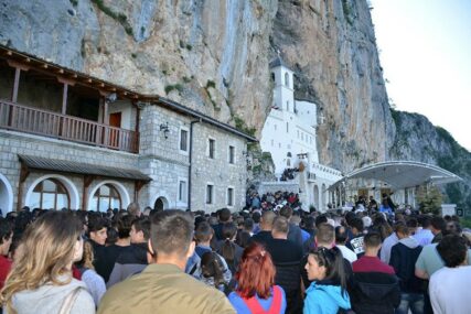 Već 13. godina zaredom: Manastiru Ostrog će šest dana hodočastiti 31 poklonik