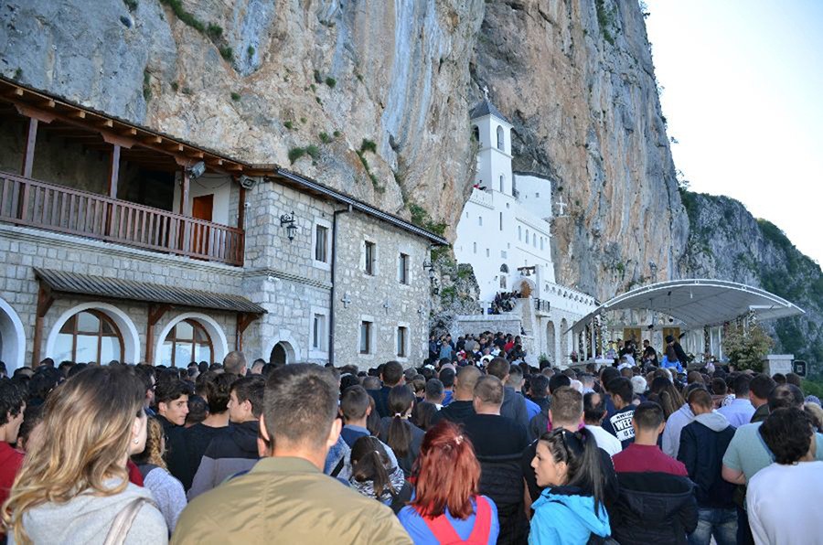 SUTRA SVETI VASILIJE OSTROŠKI Manastir Ostrog mjesto hodočašća za vjernike  svih religija - Srpskainfo