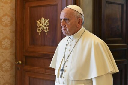„DOBAR PRIMJER KULTURE SUSRETA“ Papa pozdravio sastanak Trampa i Kima