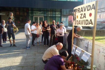 Građani Gradiške potpisivali peticiju podrške grupi “Pravda za Davida”: “Istina potrebna za budućnost mladih!” (FOTO)