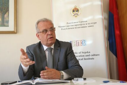 Damjanović: Traženo je samo da dolazak bude organizovan, na direktorima škola je da provode zakone