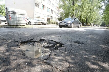 VOZAČI NA MUKAMA Rupa u banjalučkom naselju Obilićevo nije nimalo BEZAZLENA