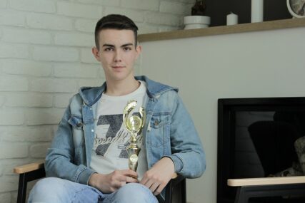 Novi uspjesi mladog pijaniste iz Gradiške: Đorđe Kuzmanović iz Varždina donio vrijedno priznanje