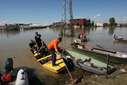 Šamac: Uvedena redovna odbrana od poplava