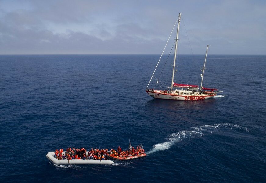 Italijanska obalska straža preuzima 40 migranata