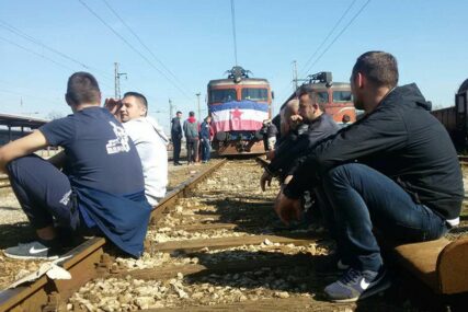 Željezničari prijete ŠTRAJKOM: "Umjesto 100 godina zatvora, direktori će dobiti kredit od 100 miliona KM"