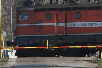 Detalji nesreće na željezničkoj liniji Doboj-Banjaluka: Muž i žena iskočili iz voza jer su promašili stanicu