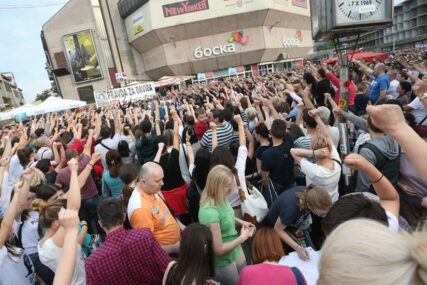 “SAMI STE SE UKOPAVALI IZ DANA U DAN” Sa protesta “PRAVDA ZA DAVIDA” poručili da je jasno ko su ubice i sakrivači dokaza