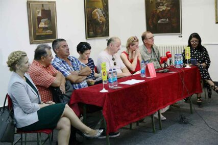 Glumci iz Tuzle odigrali predstavu "Siroti mali hrčki"