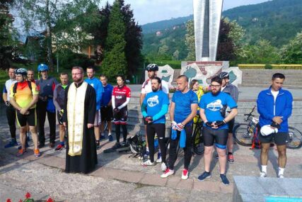 PUT OD 130 KILOMETARA Biciklima na poklonjenje Svetom Vasiliju Ostroškom