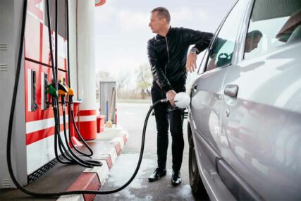 OLAKŠANJE Cijene nafte na svjetskom tržištu DIVLJAJU, u BiH nema zahtjeva za poskupljenje goriva