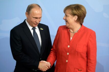 BLISKI ISTOK GLAVNA TEMA RAZGOVORA Putin u Moskvi dočekuje Merkelovu