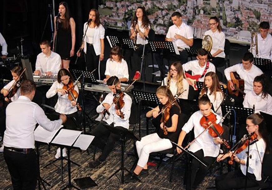 Muzika spojila dva grada i dva orkestra: Mladi muzičari iz Trebinja i Stoca RAZBIJAJU PREDRASUDE