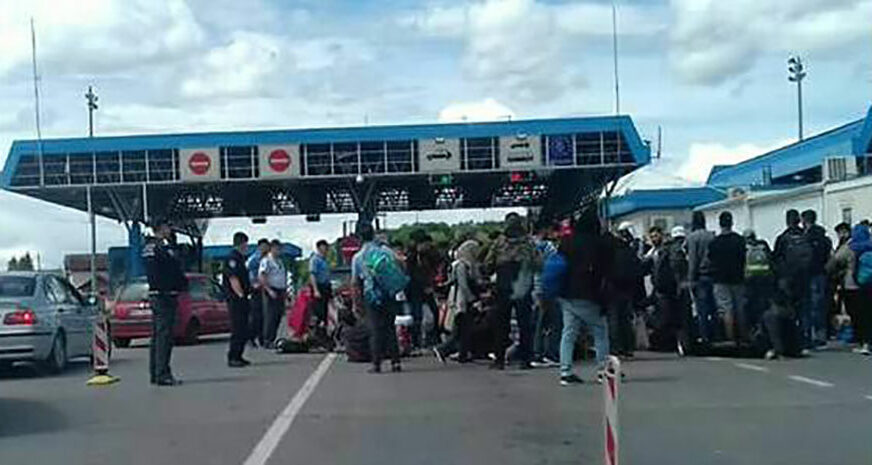 INTERVENISALA POLICIJA Migranti tijelima privremeno blokirali granični prelaz kod Velike Kladuše