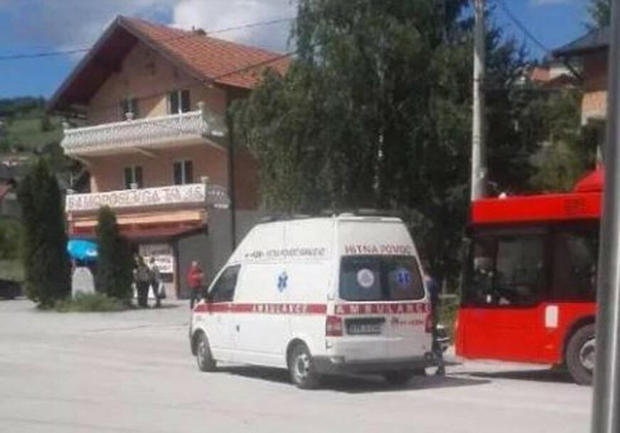 Vozač javnog prevoza u Sarajevu branio DJEVOJKU, pa IZBODEN nožem