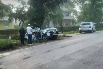 Nesreća kod Travnika: Dvije osobe povrijeđene u slijetanju “audija” sa puta
