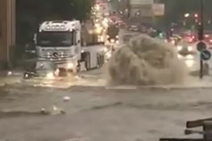 STRAŠNO NEVRIJEME POHARALO NJEMAČKU Voda ruši zgrade i kuće, otkazani letovi, saobraćaj paralizovan (VIDEO)