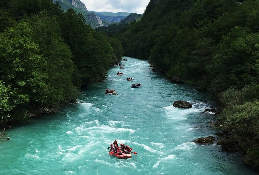 NAJVEĆI KANJON U EVROPI NE PRESTAJE DA BUDI INTERESOVANJE Posjetioci beogradskog sajma žele na rafting na rijeci Tari